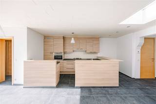 OUDENAARDE - Bent u op zoek naar een instapklare woning in centrum Oudenaarde?Dan is dit pand misschien wel iets voor u! De belangrijkste kenmerken...