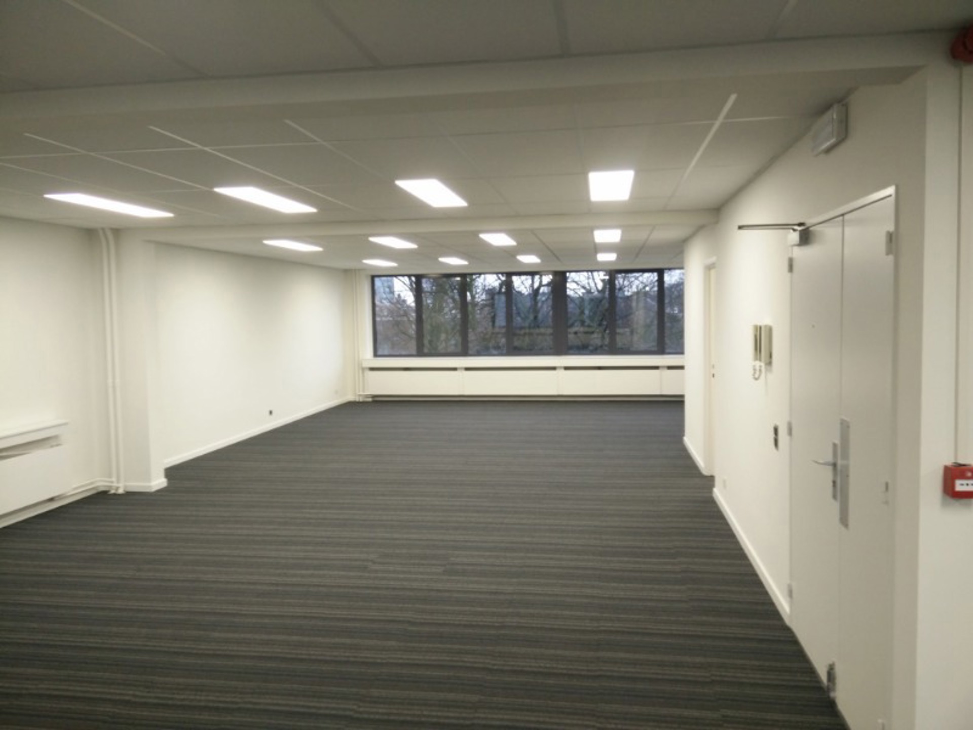 Commercial à louer à Anvers - photo 4