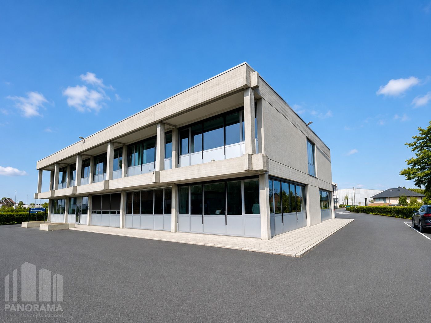 Ruime en functionele bedrijfssite met magazijn, kantoren en volledig verhard terrein - foto 4