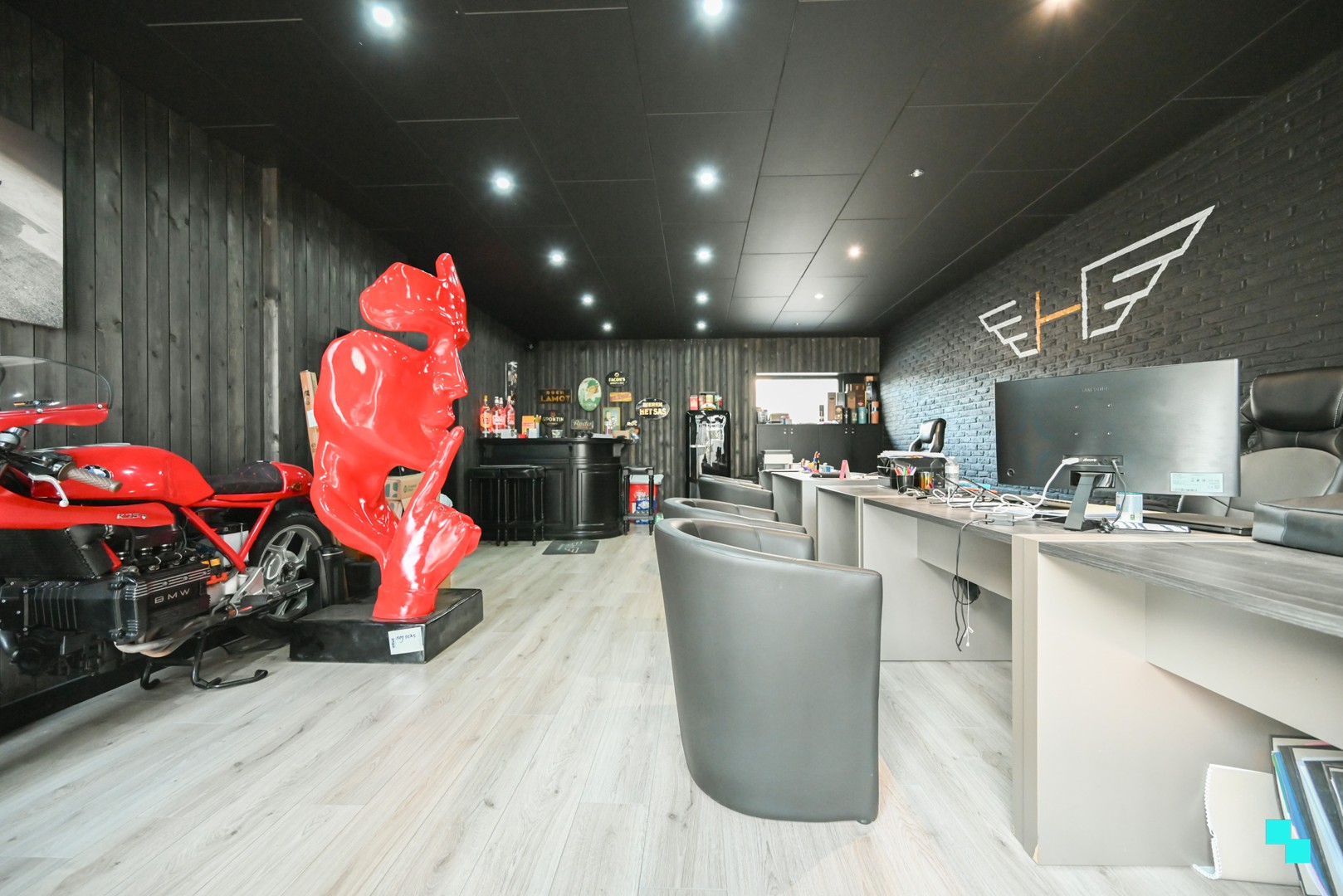 Ruim magazijn met kantoorruimtes en woonst te Lendelede - photo 1