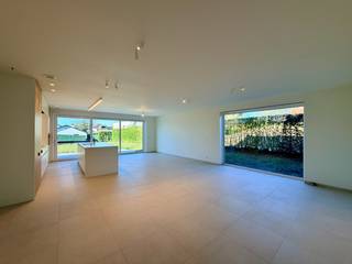 Deze ruime, recente halfopenwoning met drie slaapkamers en gezellige tuin is gelegen vlakbij het centrum van Tielt, op wandelafstand van...