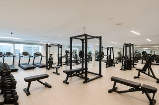 Op deze goede locatie vind je dit veelzijdige pand, momenteel ingericht als bloemenwinkel. Door zijn centrale ligging heb je het genot van...