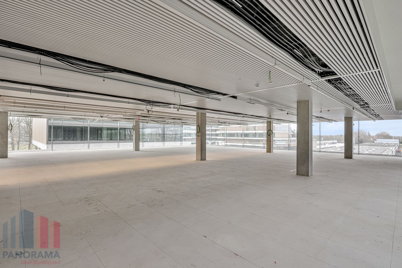 762 m² HIGH-END KANTOREN OP TOPLOCATIE LANGS DE E40 TE OOSTKAMP - photo 3