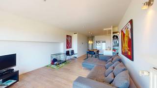 Appartement te koop op de Zeedijk, doorlopend met prachtig zicht en terras aan twee kanten. De ruime en lichtrijke leefruimte geeft uit op een...