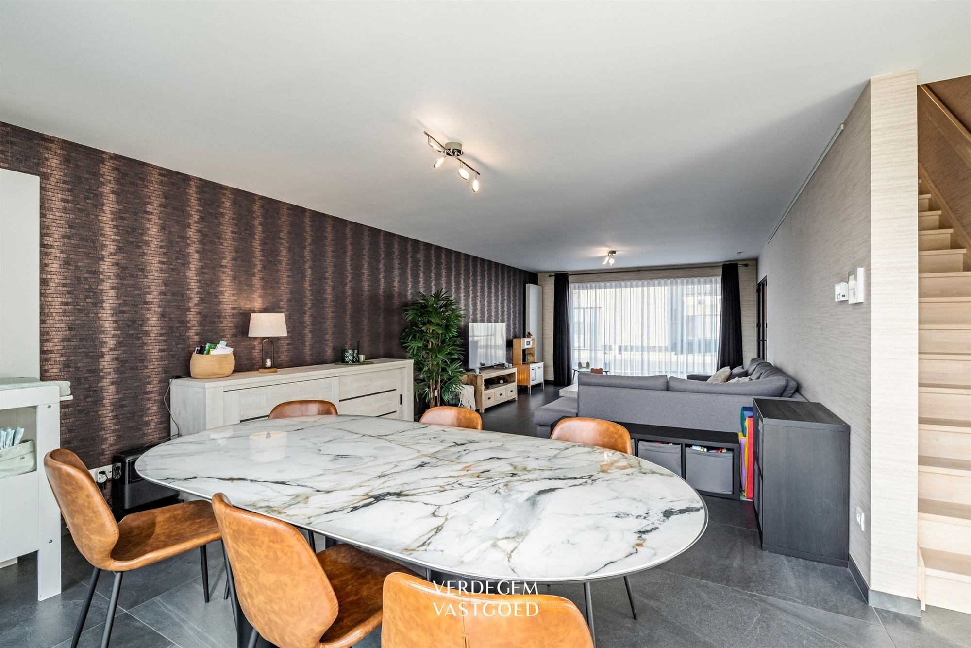 Knappe woning in een rustige buurt met 4 slaapkamers en heerlijke tuin - foto 4