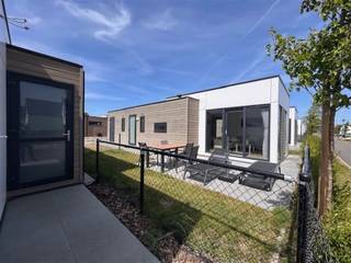<p><span>Genieten aan zee! Instapklare lodge in Park Breeduyn</span></p><p><span>Op slechts 5 minuten wandelen van het strand vind je deze sfeervolle vakantie lodge in het Park Breeduyn. Een plek waar comfort en ontspanning samenkomen.Dankzij de mogelijkheid om alle meubelen inclusief meteen nieuw te kiezen, kan je hier letterlijk meteen je koffers neerzetten en genieten van een welverdiende vakantie.Direct naast het park verrijst een gloednieuw sportcomplex met zwembad, fitnessruimte, binnenspeeltuin én buitensportfaciliteiten zoals padel- en tennisvelden. Zo heb je zowel ontspanning als actie altijd binnen handbereik.</span></p><p><span>Mis deze unieke kans niet en kom zelf de charme en ligging van dit vakantieverblijf ontdekken!</span></p><p><span> </span></p><p><span>Op zoek naar een tweede verblijf aan zee, of een prima investering? Er zijn reeds instapklare lodges beschikbaar vanaf 134.000€ excl. kosten én BTW</span></p><p><span>Contacteer ons alvast voor meer info én met plezier maken we een afspraak om dit samen eens ter plaatste te ontdekken.</span></p>