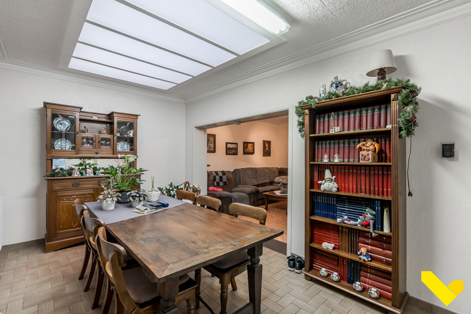 Karaktervolle halfopen bebouwing met ruim magazijn! - foto 4