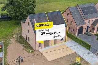 <p><strong>KIJKDAG | Kom zaterdag 29 augustus vrijblijvend deze woning bekijken tussen 13u en 15u.</strong><br /><br />Ontdek deze halfopen nieuwbouwwoning gebouwd in landelijke stijl, gelegen in het rustige Meerhout. <br /><br /><strong>Troeven:</strong><br />- Verfijnde afwerking met een uitzonderlijk laag E-peil van slechts 8.<br />- Hoogwaardige isolatie en innovatieve technieken<br />- Warmtepomp (lucht-water) <br />- Zonnepanelen (4.250 W) <br />- Ventilatiesysteem type D<br />- Regenwaterrecuperatie (5.000 liter) aangesloten op de buitenkraan en beide toiletten.<br /><br />Met een doordachte indeling en het optimaal gebruik maken van de woonoppervlakte van maar liefst 190 m² beschikt deze woning over 4 ruime slaapkamers, royale leefruimte en een aangename tuin met zicht op de velden van Meerhout. Deze woning is daarom ook perfect voor gezinnen. De locatie combineert rust en natuur met een vlotte bereikbaarheid van scholen, winkels, andere voorzieningen als ook makkelijke verbinding met naastliggende gemeentes, dorpen en steden.</p>
<p><strong><span>Prijsinformatie:<br /></span></strong><span>De geadverteerde prijs is <strong>exclusief</strong>: <strong>21% btw</strong>, staanplaats, kelderberging, fietsenstalling, aansluitingskosten, notariskosten en registratierechten op het grondaandeel. Meer informatie over de totale aankoopprijs vindt u terug in het financiële luik.<br /><br /></span>Heeft u interesse en wenst u meer informatie of een bezichtiging? Contacteer ons dan via het nummer 013 66 62 08.</p>