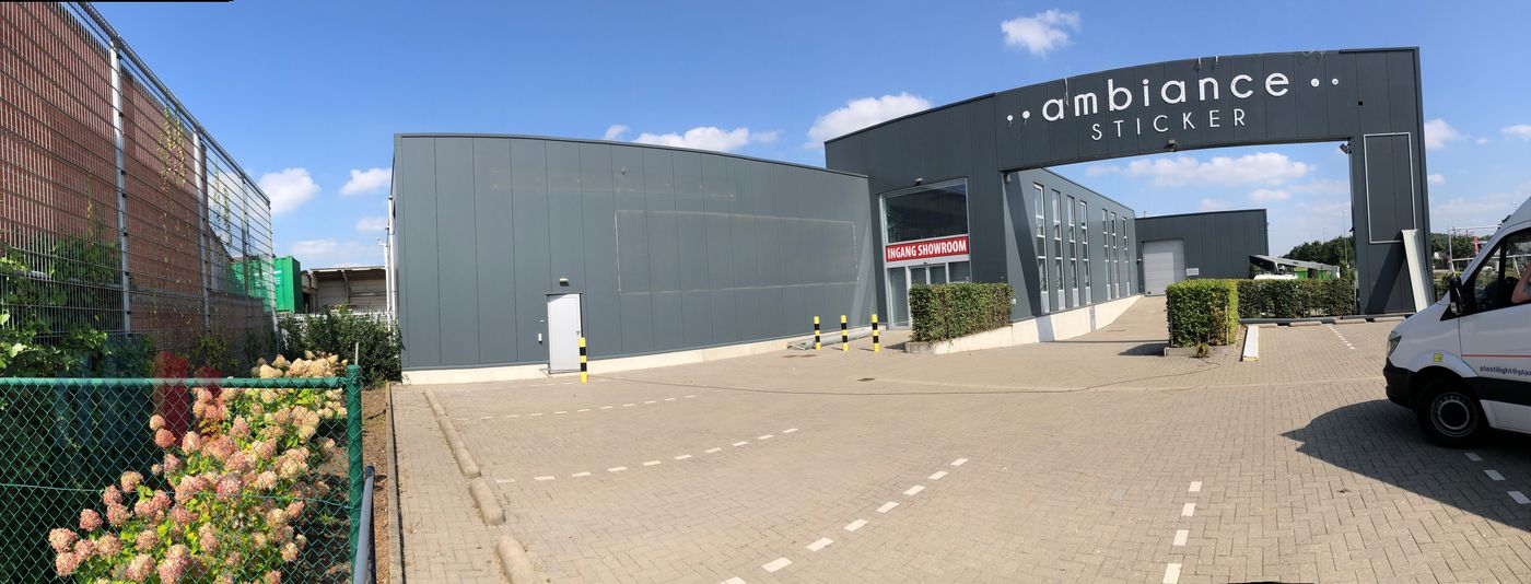 Strategisch gelegen bedrijfsgebouw met hoge zichtbaarheid te koop in Sint-Pieters-Leeuw - foto 2