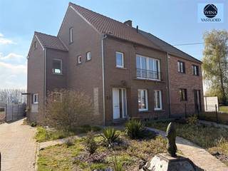 BELLE MAISON AVEC GARAGE ET JARDINPrix indicatif 399 000 eurosLa propriété est située à proximité du centre de Geraardsbergen, des commerces,...