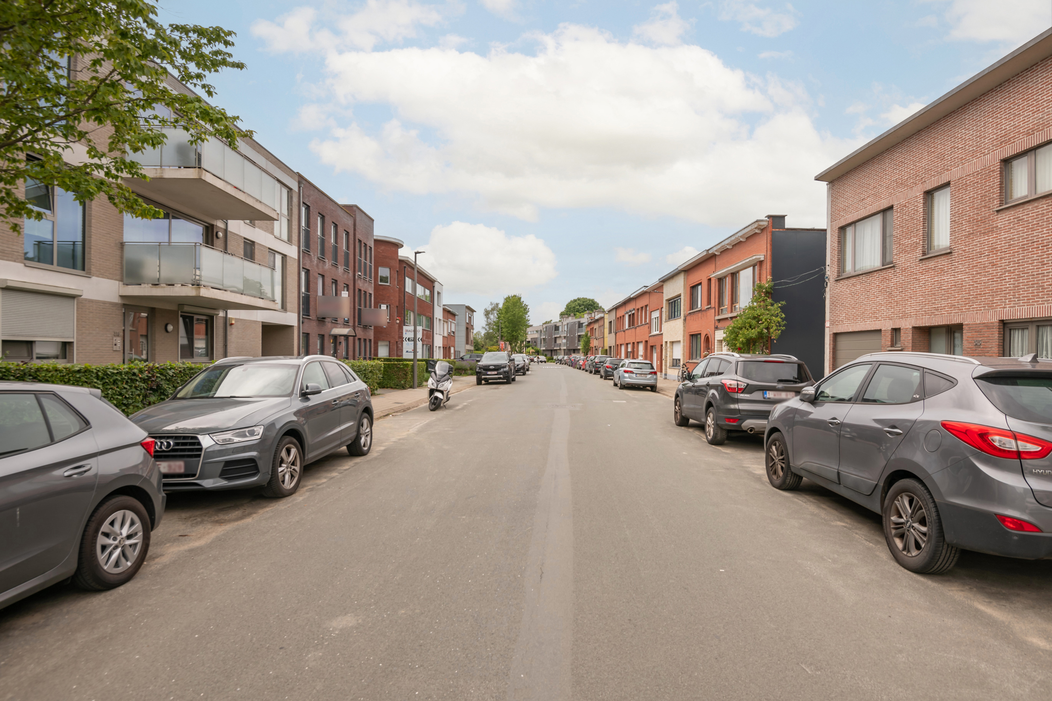 Verzorgd & recent 2 slaapkamer appartement met terras en autostaanplaats. - foto 3