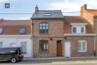 House to renovate for sale at Dranouterstraat 21 in Heuvelland. This house is located on a beautiful plot of 410m² near the village center of Nieuwkerke in the vicinity of shops, school and restaurants. Interesting price! <br /><br />LAYOUT<br />Entrance hall with (basement) storage - living room divided into lounge and dining area - extension with kitchen and (outdoor) toilet - loft - beautiful south-facing garden with pedestrian and bicycle exit from behind.<br /><br />First floor: Two lovely spacious rooms.<br /><br />Furthermore, this house also has a spacious attic.<br /><br />STRENGTHS <br />Can be completely renovated according to your own wishes (total renovation)<br />Beautiful garden with exit via the Louftjesbos<br />Two spacious bedrooms <br />Very interesting price!<br /><br /><br /><br /><br />This property is subject to the renovation obligation imposed by the Flemish government for residential buildings (unless demolished within 5 years of purchase). For more information, consult the website of the Flemish Energy and Climate Agency at https://www.vlaanderen.be/een-woning-kopen/renovatieverplichting-voor-residentiele-gebouwen<br /><br />Register of measures: no<br /><br />These AI visualizations are intended as inspiration. No technical specifications, urban planning regulations, or concrete realization possibilities were taken into account.