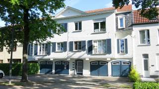 Lichtrijk 2-slaapkamerappartement met GARAGE, zeer rustig gelegen in Assebroek en met een vlotte verbinding met de ring en het centrum van Brugge...