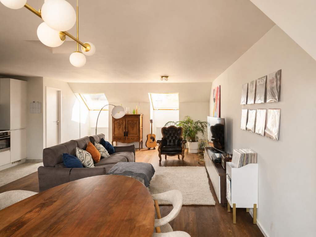 Stijlvol duplex appartement met 2 slaapkamers en terras, centraal gelegen in het bruisende centrum nabij alle belangrijkste straten en pleinen van Gent. - foto 4
