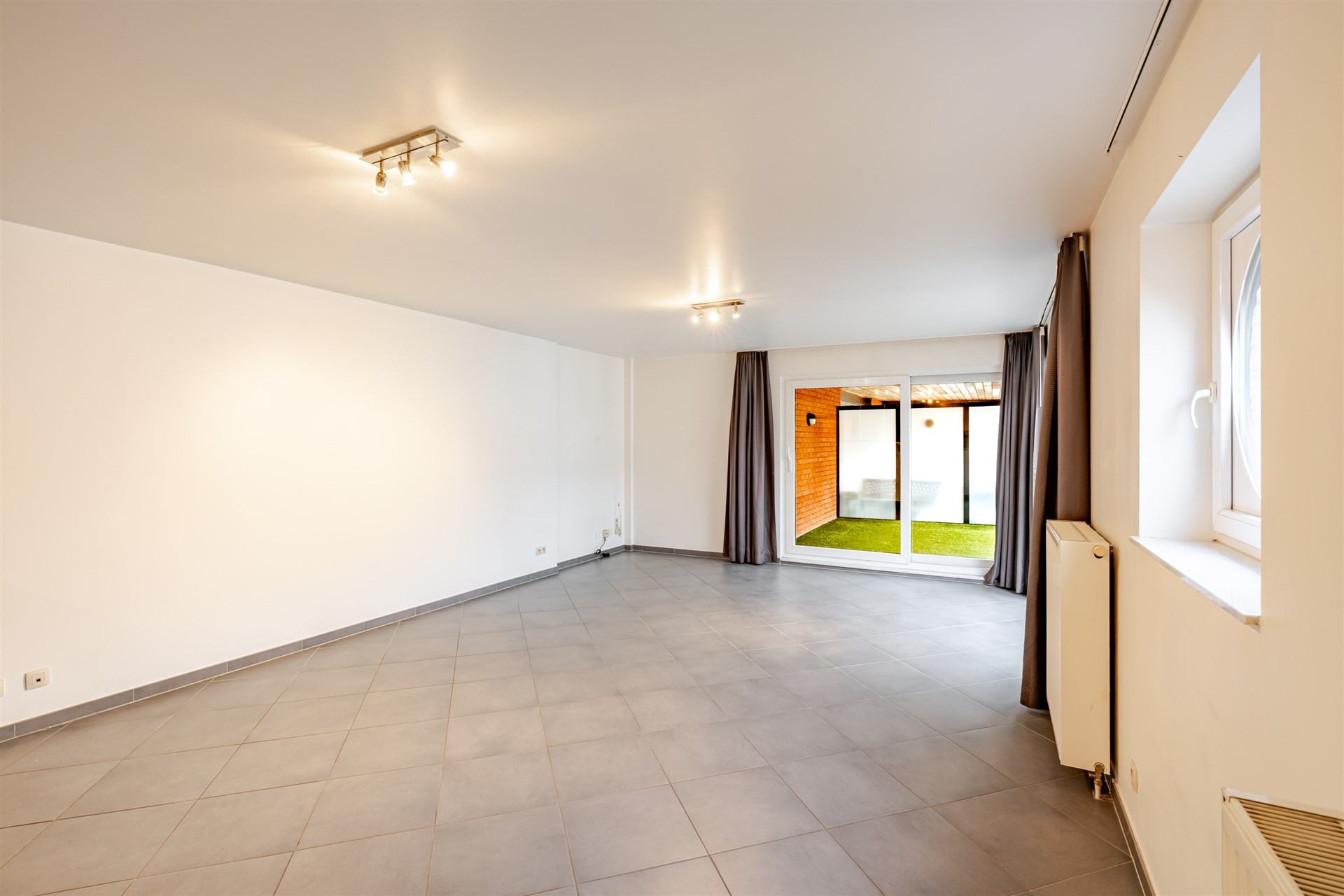 Ruim appartement met twee slaapkamers in het centrum van Aalst - foto 4