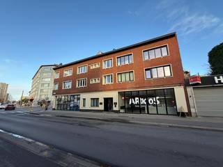 Gerenoveerde en volledig vergunde opbrengsteigendom op zeer centrale ligging.  Het gebouw is gelegen op de hoek van een  winkelstraat vlakbij...