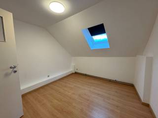 TE HUUR - Bureel - contract GEMEEN RECHT (geen hoofdverblijfplaats) - gelegen op de eerste verdieping en bestaande uit 3 aparte kamers, een...