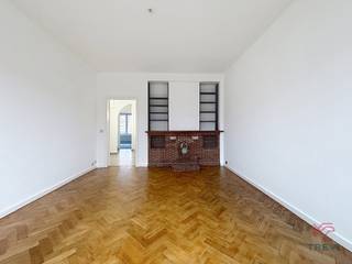 WOLUWE-SAINT-PIERRE, à proximité de la Maison communale et à deux pas du Parc de la Woluwe. Situé au 3ᵉ étage d’un petit immeuble,...