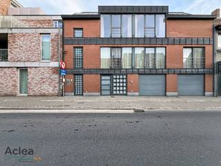 Praktische kantoorruimte/handelsruimte gelegen vlakbij het centrum van Eeklo.Op de strategische locatie, in de Tieltsesteenweg, is de eigendom...