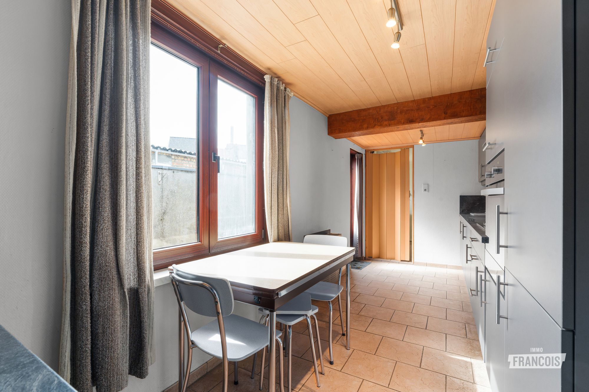 Te renoveren woning met 4 slaapkamers op een strategische ligging in Oostende - foto 5
