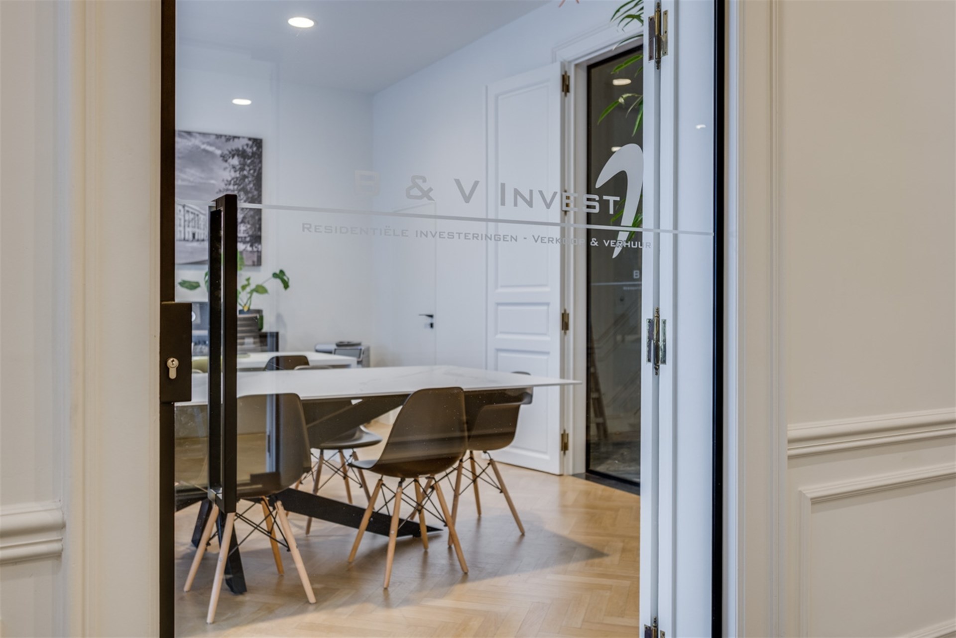 Representatief kantoor- of handelspand op topligging aan het Keizersplein in Aalst - foto 5