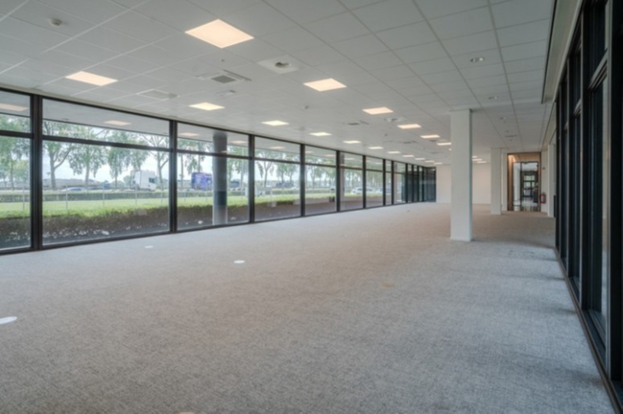 Modern Kantoor 633m²  te huur op de gelijkvloerse rechts - foto 4