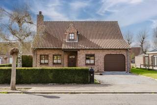 In een bijzonder rustige, doodlopende straat bevindt zich deze aangename en uitstekend onderhouden woning. Gelegen op een interessant perceel van...