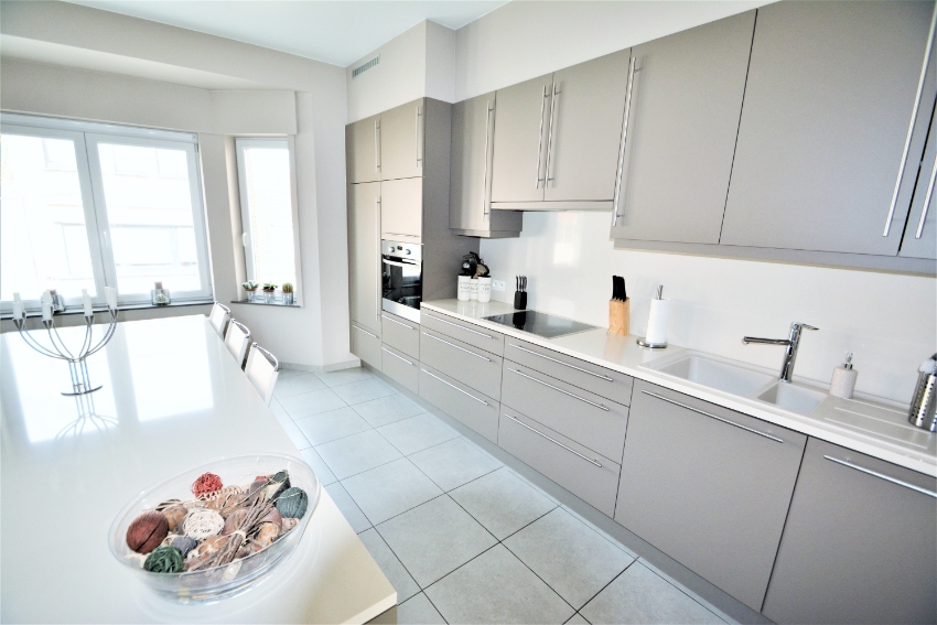 Vrij vanaf 01/10/2026 - Ruime en instapklare bel etage woning met zonnige tuin, zeer goed gelegen in één van de meest begeerde straten vlakbij het centrum van Knokke. - foto 5