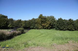 Dit perceel, gelegen in een goedgekeurde verkaveling, heeft een totale oppervlakte van zo'n 565 m² (zie plan en luchtfoto lot 8b) en is geschikt...