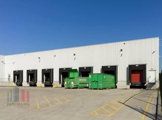 Stratégiquement situé dans la zone cargo de l'aéroport de Bruxelles, cet entrepôt offre un excellent hub logistique avec un accès direct...