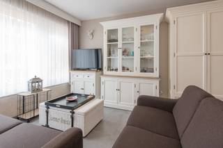 This cozy studio for sale is located on the first floor of the Wimbledon - Leopoldlaan 137 residence, right in the center of Middelkerke and within walking distance of the Zeedijk.The studio has been renovated down to the last detail and includes a new kitchen with an induction hob, new triple glazed windows, new electricity and water pipes, new Aterno radiators, a security door, etc.Layout:- living space with new open kitchen- sleeping corner- bathroom with toilet, shower and washing machine connection- basement storagePluses:- completely renovated- B label- central location- private storage room in the basement- communal bicycle shed- renewed elevators- in accordance with the electricity certificate - new windows- new electric inertia radiators- low syndic costsAre you looking for a ready-to-move-in studio for sale in Middelkerke and this in the center? Then don't hesitate and request your visit quickly!