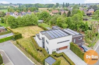 EERSTE BEZOEKDAG ZATERDAG 16/08 VAN 9 U TOT 12U30 (enkel op afspraak!)ZOTTEGEM - Stijlvolle en rustig gelegen moderne villa.Deze instapklare woning...