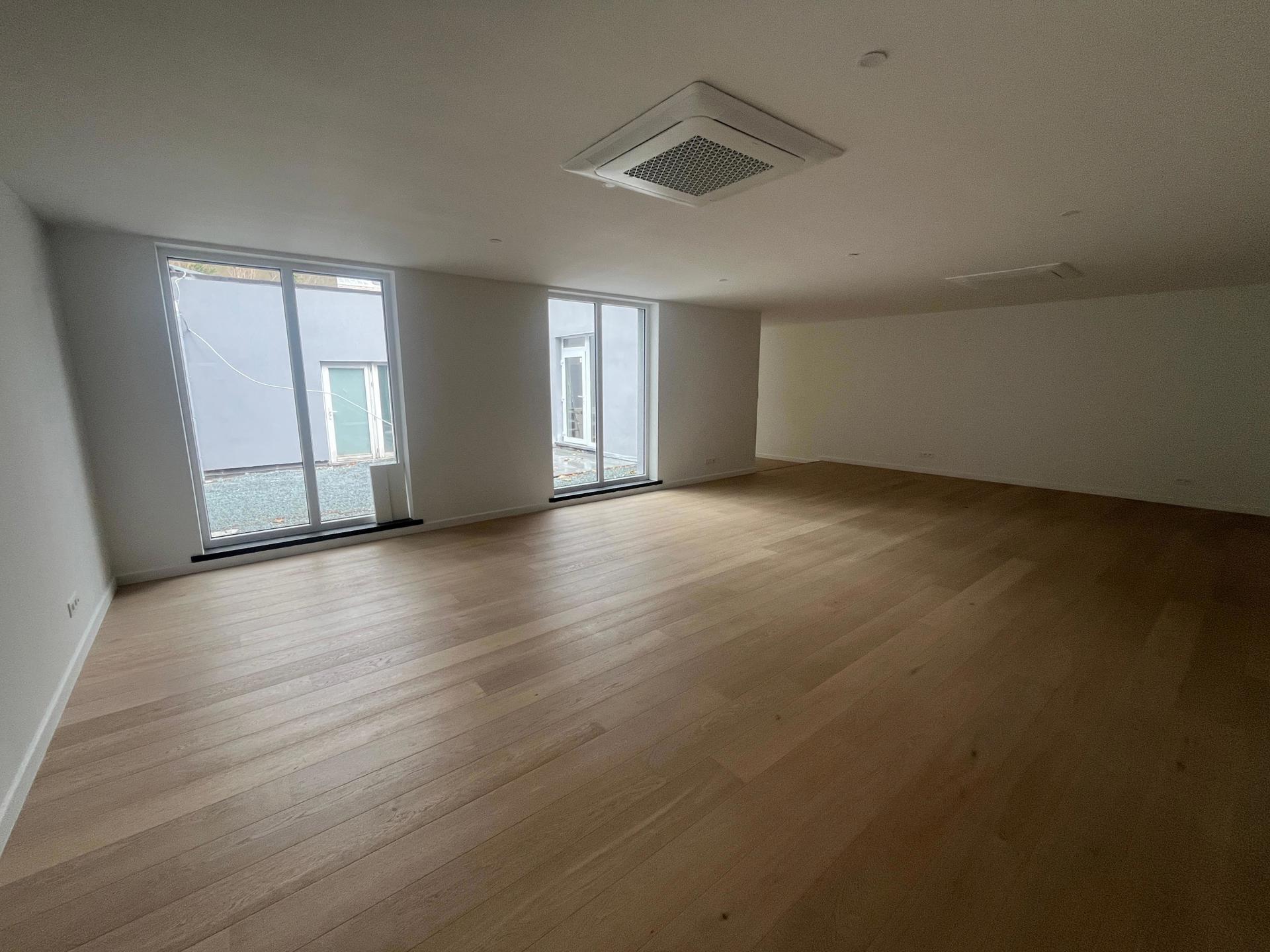Gerenoveerd kantoor van 130 m² met privatief terras – Louiza - foto 5