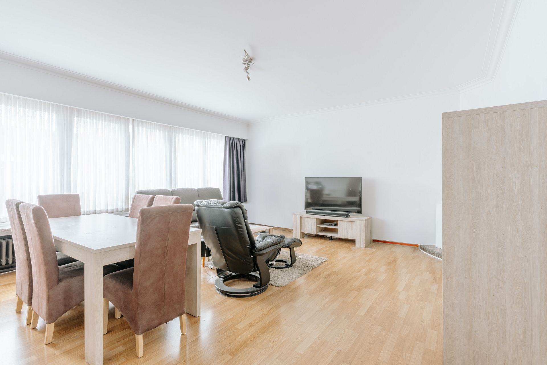 Groot en lichtrijk appartement in het centrum van Wilrijk! - foto 3
