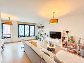 Appartement met 2 slaapkamers en parking op een ideale locatie! Bouwjaar 2008 - EPC B.Dit aangename appartement bevindt zich op de bovenste...