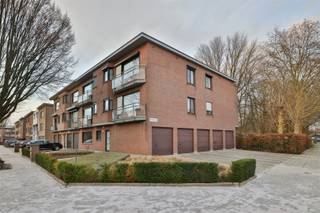 Nous avons le plaisir de vous proposer ce spacieux appartement de plain-pied (105 m²) comprenant 2 chambres, un garage et un jardin aménagé (145...