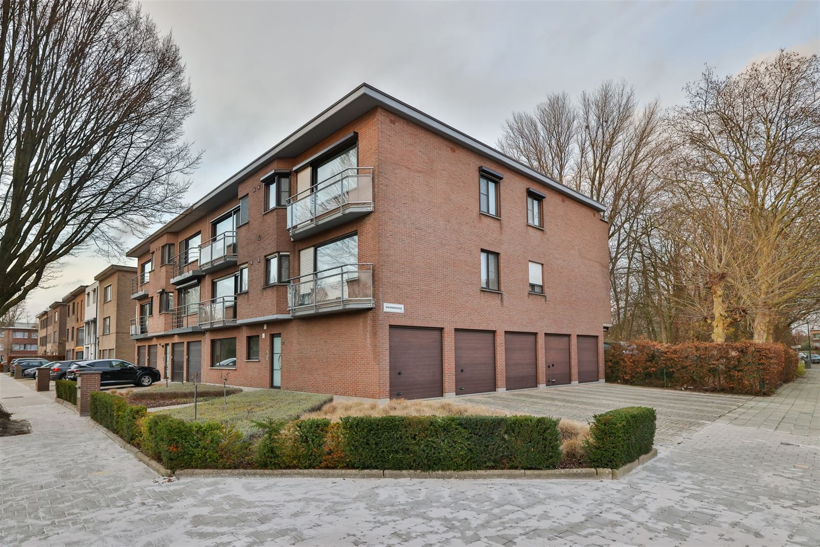 Ruim gelijkvloers appartement (105m²) met tuin en garagebox - foto 1