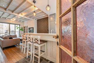 In het centrum van Hamme vind je deze prachtige afgewerkte woning met stadstuin terug. Meteen wanneer je binnenkomt voel je de huiselijkheid en...