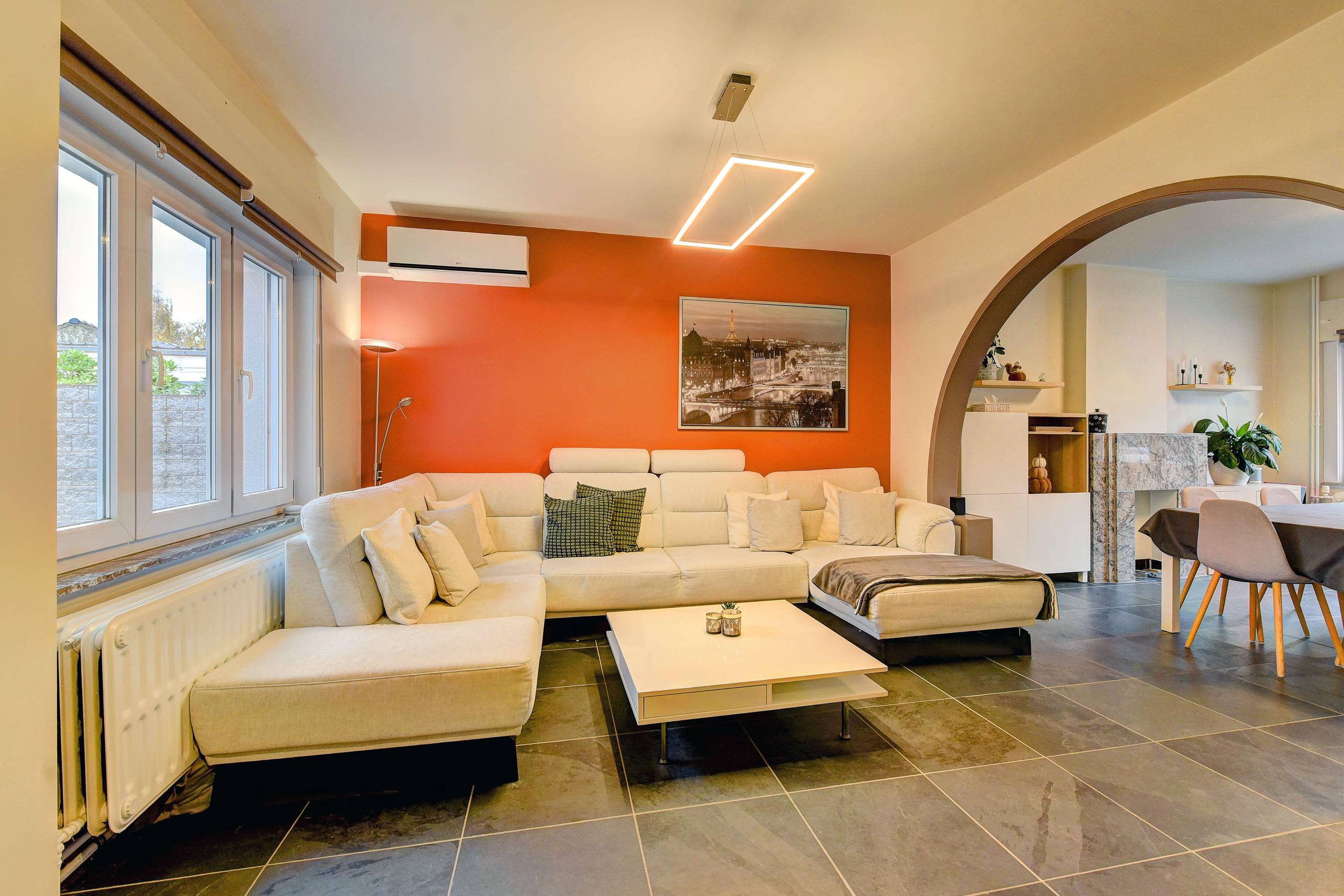 Grondig gerenoveerde woning met 2 ruime garages te Lubbeek. - foto 4