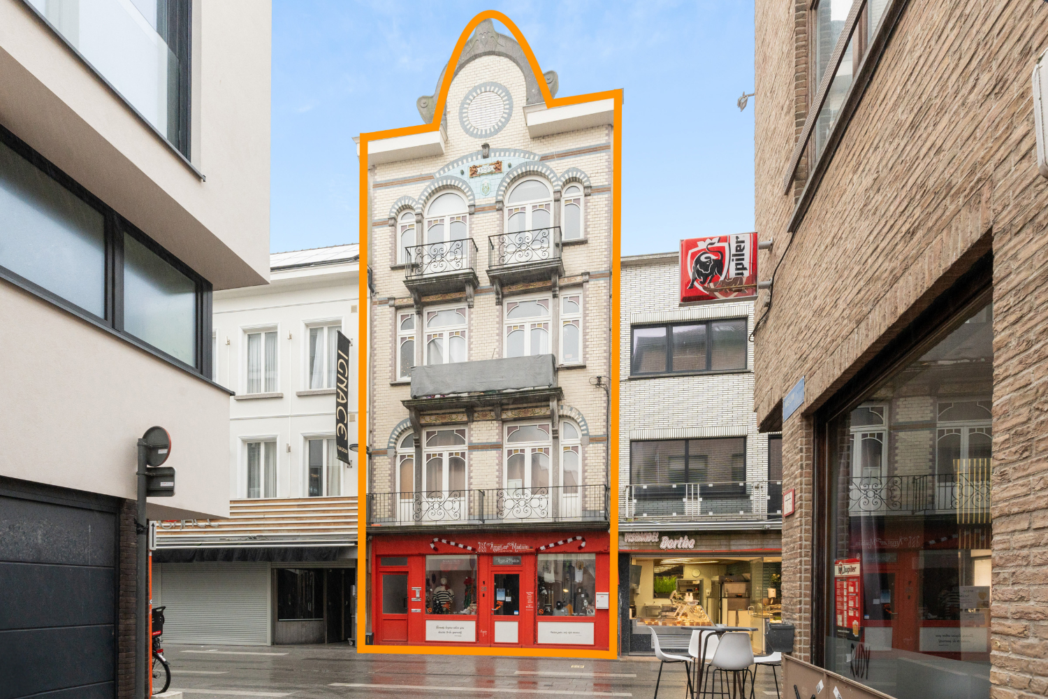 Opbrengsteigendom met drie appartementen en handelspand in het hart van Blankenberge - foto 1