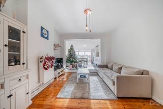 <div>✨ TE KOOP – Duplex appartement met 2 slaapkamers van 100m² + kantoor + terras
<pre><span>(één slaapkamer + kantoor volgens de stedenbouwkundige voorschriften -> Mogelijkheid tot wijziging naar 2 slaapkamers + kantoor)</span></pre>
<br /><br />👉 Ontdek deze prachtige duplex gelegen op de 3e en 4e verdieping van een kleinschalig gebouw met 4 appartementen.<br /><br />✨ Belangrijkste kenmerken van het appartement:<br /><br />✔️ Woonkamer + eetkamer van 30m²<br />✔️ Goed onderhouden gebouw<br />✔️ 2 lichte slaapkamers van 15m² en 10m²<br />✔️ Kantoor van 9m² en kleedkamer van 9m²<br />✔️ Privéterras van 18m²<br />✔️ Elektriciteitsinstallatie voldoet aan de eisen tot 2038<br />✔️ Dubbele beglazing<br />✔️ Dak gerenoveerd en geïsoleerd in 2021<br />✔️ Individuele gasboiler vanaf 2018 gecertificeerd conform tot 2028<br />✔️ Inclusief kelder<br />✔️ Lage servicekosten - EPC : F<br /><br />🚀 Dit appartement, ideaal gelegen op een steenworp afstand van het Laken Park en het Prins Leopoldplein, met directe toegang tot de ringweg, verkeert in goede staat, heeft lage servicekosten en biedt een prachtig uitzicht op het Atomium.<br /><br />📞 Informatie & bezichtigingen<br />👉 Neem contact op met Frédéric Top – We Invest Brussels-Europe<br />📲 +32 472 34 44 08 | 📧 frederic.top@weinvest.be<br /><br />🔎 Ontdek al onze appartementen te koop in Brussel op 👉 www.weinvest.be</div>