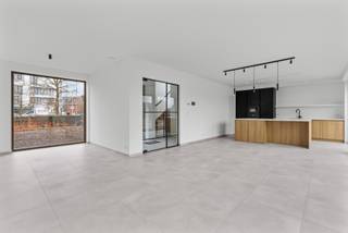 Energiezuinig ontwerp.Ruime woning met 4 slaapkamers.Ideale ligging te Sint-Michiels.Ruime perceel van 805 m²...