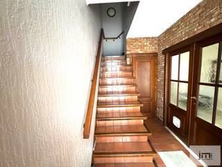 Op zoek naar een charmante woning op een toplocatie? Deze gezellige stadswoning bevindt zich in het centrum van Sint-Truiden, met scholen, winkels...