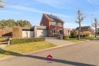 br>Welkom in de Leliestraat 24 in Lommel, waar ruimte, comfort en een aangename woonomgeving samenkomen. De woning bevindt zich in een aangename...