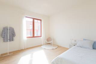 Ruime en lichtrijke leefruimtes, 3 volwaardige slaapkamers en een private tuin maken van deze volledig afgewerkte modelwoning in Eilandpark de ideale gezinswoning. Dankzij de doordachte indeling wordt elke vierkante meter optimaal benut.<br /><br />De woning beschikt bovendien over een praktische extra bergruimte met rechtstreekse toegang via de straat, ideaal voor het veilig stallen van fietsen of het eenvoudig uitladen van de wagen.<br /><br />Op vlak van energie en comfort scoort deze woning bijzonder hoog:
<ul>
	<li>Warmtepomp</li>
	<li>Zonnepanelen</li>
	<li>Vloerverwarming</li>
	<li>BEN-woning (E10)</li>
	<li>Lage energiekosten</li>
	<li>5 jaar aanzienlijke vermindering op de onroerende voorheffing</li>
</ul>
Je woont hier in een rustige en groene omgeving, op wandelafstand van de markt van Sint-Lievens-Houtem en vlak naast het vernieuwde Eilandbos.<br /><br />Deze woning wordt aangeboden als volledig afgewerkte modelwoning, waardoor je meteen een perfect beeld krijgt van de mogelijkheden en afwerking.<br /><br />Ontdek nu het aanbod op www.eilandpark.be en plan je bezoek aan de woning