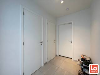 Deze recente HOB met carport is gelegen in een wooncomplex van 8 woningen in het centrum van Beervelde, nabij winkels, scholen én vlakbij...