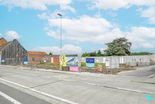 Ontdek deze nieuwbouwgarage (nummer 7) in Markegem (Dentergem). De garage ligt op een gunstige locatie, met een uitstekende bereikbaarheid dankzij...