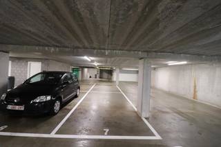 EEN ONDERGRONDSE AUTOSTAANPLAATS IN EEN NIEUW APPARTEMENTENCOMPLEX.Een ondergrondse autostaanplaats (P7).Automatische toegangspoort.Gelegen in het...