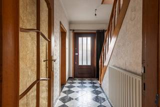 Mooi gelegen woning met 4 slaapkamers en inpandige garage. Het geheel ligt op een perceel van ca. 550 m² en is rustig gelegen nabij het centrum...