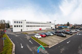 LiggingGelegen aan de Antwerpse Steenweg 19 in het levendige Lochristi, bevindt dit kantoor zich op een strategische locatie binnen de...